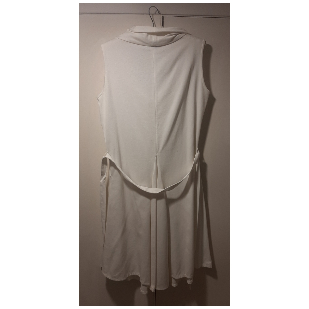 No Sleeve Top/Obakki - Picture 2 of 3